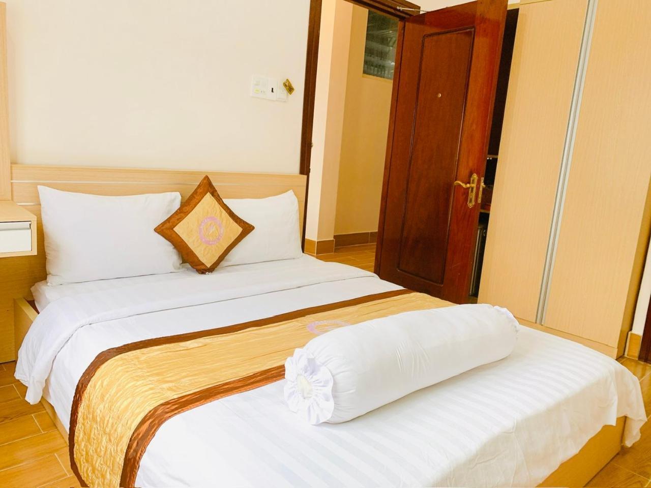 Phuc Hung Hotel Rach Gia Exterior photo